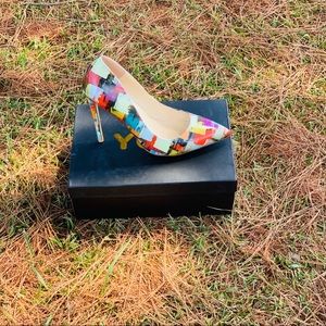 Super cute patterned pumps! Awesome colors!